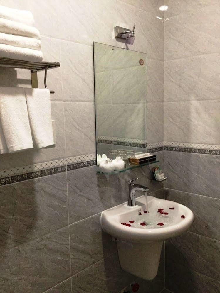 Jiny Tran Hotel Duong Dong  外观 照片